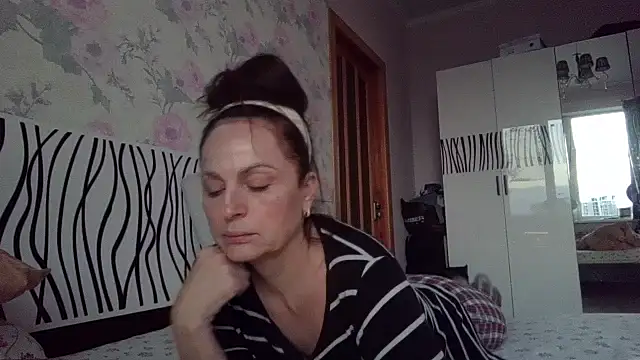 LindaStarS online show from April 25, 2026, 4:59 pm