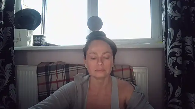 LindaStarS online show from April 26, 2026, 5:10 pm