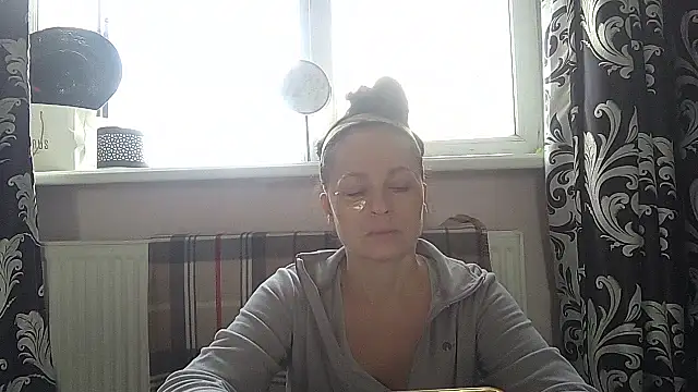 LindaStarS online show from April 29, 2026, 5:00 am