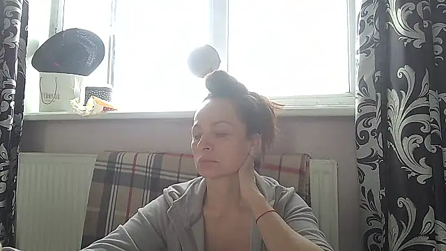 LindaStarS online show from April 30, 2026, 5:58 am