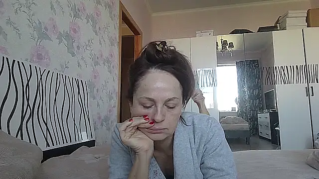 LindaStarS online show from May 5, 2026, 5:48 am