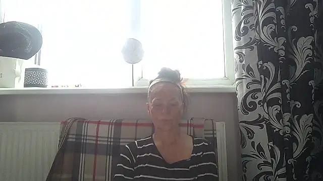 LindaStarS online show from May 8, 2026, 4:51 am