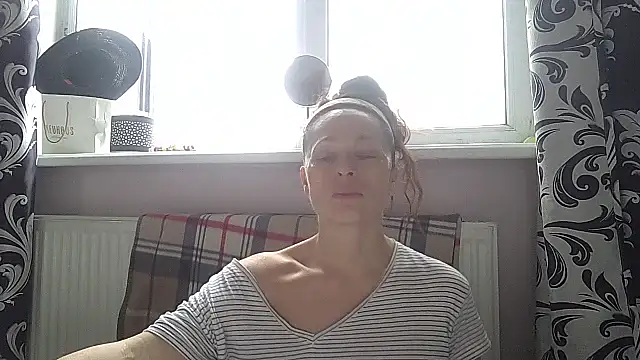 LindaStarS online show from May 12, 2026, 4:42 am