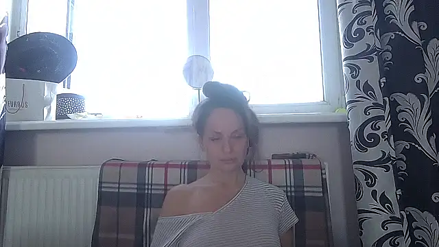 LindaStarS online show from May 16, 2026, 5:37 am