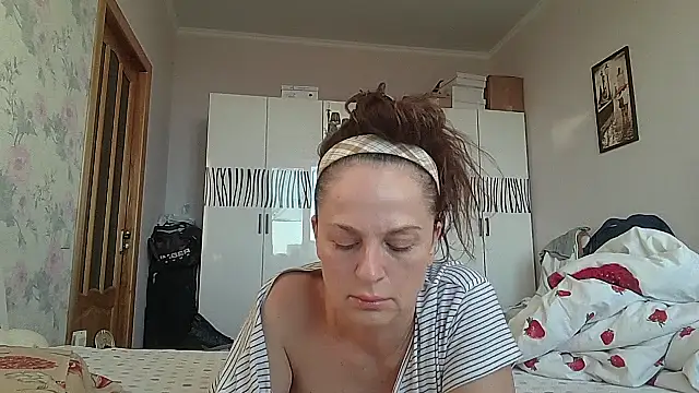 LindaStarS online show from May 16, 2026, 4:39 pm