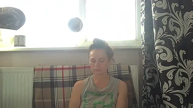 LindaStarS online show from May 28, 2026, 3:53 pm