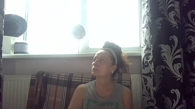 LindaStarS online show from June 3, 2026, 4:37 am
