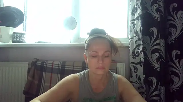 LindaStarS online show from June 3, 2026, 4:45 pm