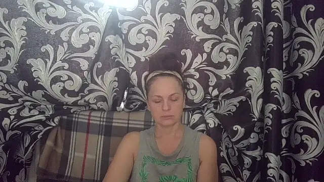 LindaStarS online show from June 4, 2026, 5:13 am