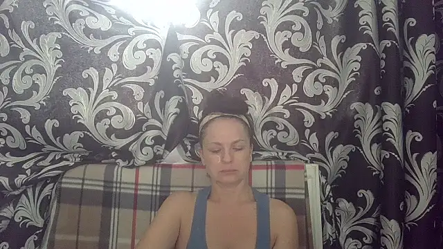 LindaStarS online show from June 9, 2026, 6:14 am