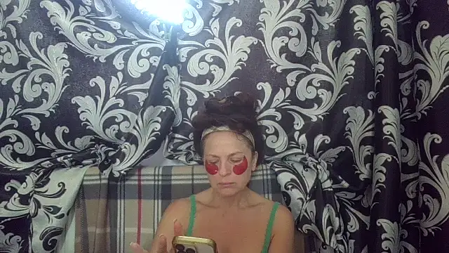 LindaStarS online show from June 20, 2026, 5:43 am