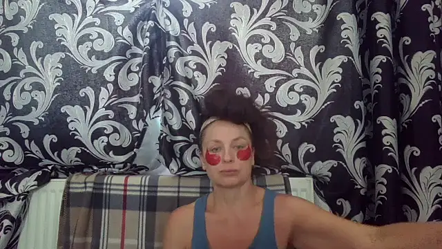 LindaStarS online show from June 22, 2026, 5:37 am