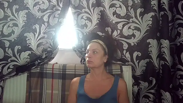 LindaStarS online show from June 24, 2026, 4:11 am