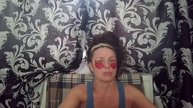 LindaStarS online show from June 25, 2026, 4:45 am