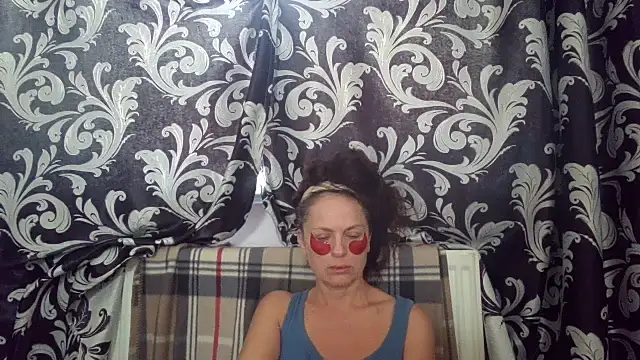 LindaStarS online show from June 25, 2026, 5:12 am