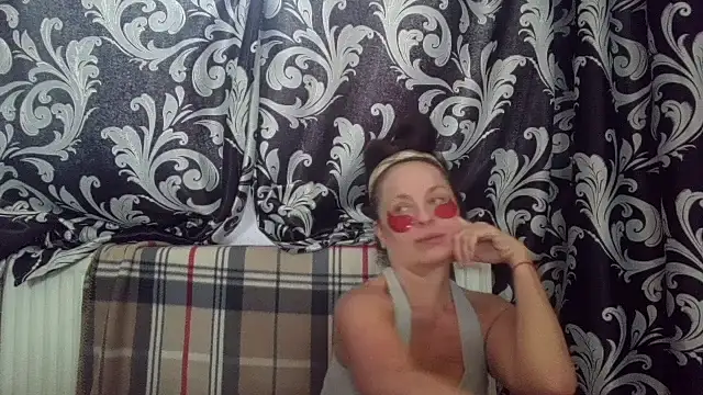LindaStarS online show from June 28, 2026, 5:24 am