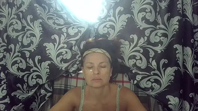 LindaStarS online show from July 14, 2026, 4:39 am