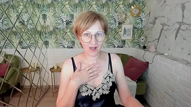 Paris Cherry online show from June 19, 2026, 6:12 pm