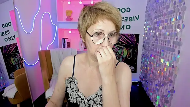 Paris Cherry online show from July 29, 2026, 5:55 pm