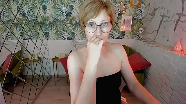 Paris Cherry online show from August 3, 2026, 6:11 pm