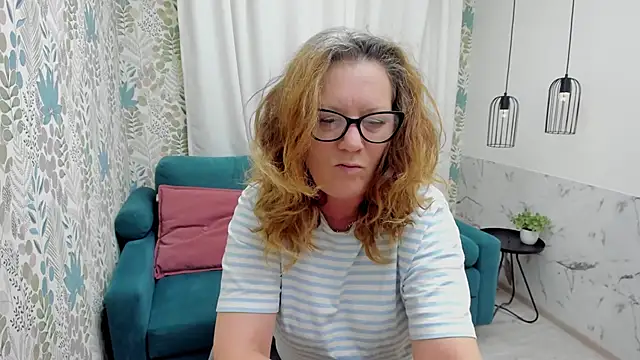 LeaPure online show from June 13, 2026, 5:27 am