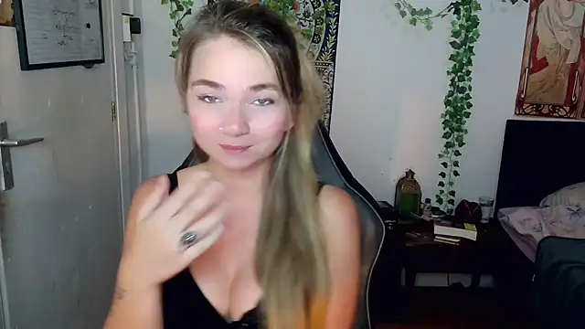 Thegirlbehindthemask online show from July 15, 2026, 5:40 pm