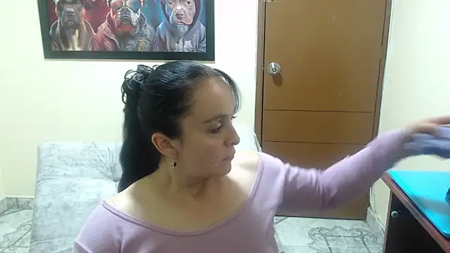 antara hotgirl online show from June 18, 2026, 9:52 pm