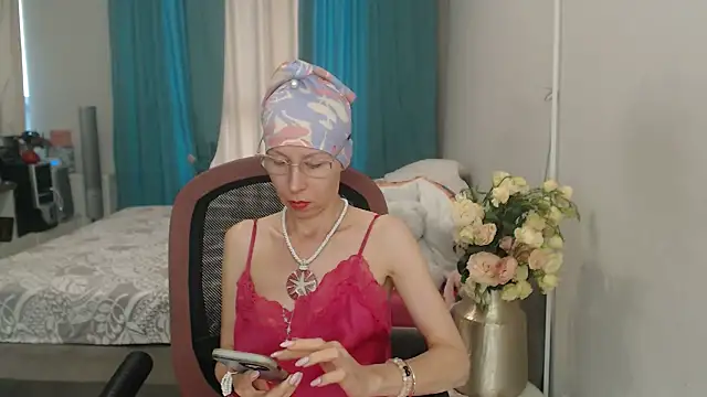 LuxuryNika online show from July 25, 2026, 3:31 pm