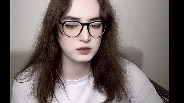 MinniMaksy online show from July 26, 2026, 5:37 am