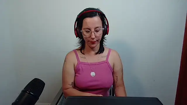mahina84 online show from July 18, 2026, 1:26 pm