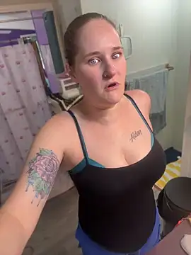 lolabunny9 online show from June 28, 2026, 3:29 pm