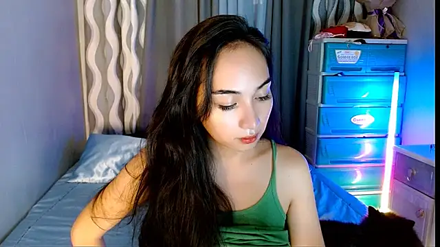 SweetLilly 18 online show from June 19, 2026, 7:23 am