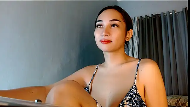 SweetLilly 18 online show from July 13, 2026, 4:04 am