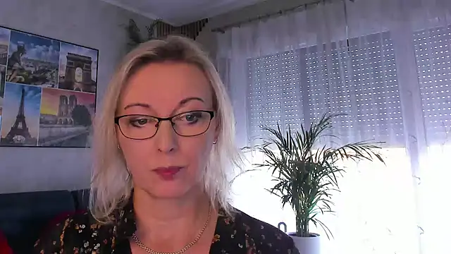 vanessa chat online show from July 28, 2026, 1:21 pm