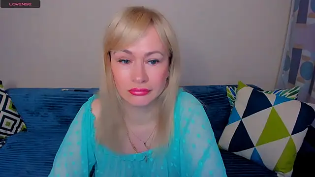 EllenMoore online show from July 2, 2026, 3:06 am