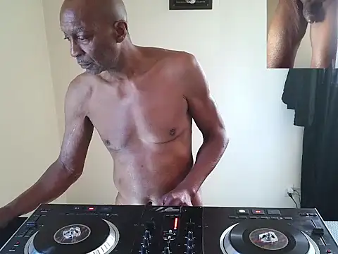 longdick4you8686 online show from June 20, 2026, 8:33 pm