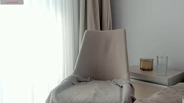 VickyStonee online show from May 3, 2026, 8:42 am