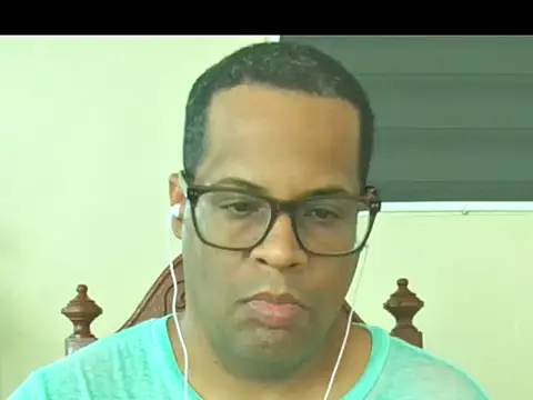 Snapshot of thesugar32 chatting on April 25, 2026, 1:03 pm thesugar32 online show from April 25, 2026, 1:03 pm