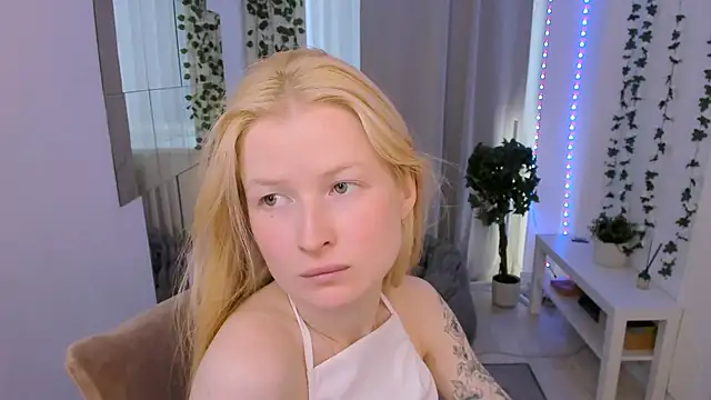 Laly Peach online show from July 29, 2026, 9:29 am