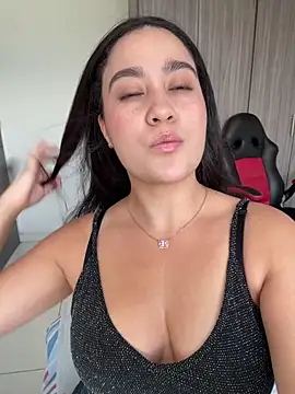 Nina lovi online show from June 17, 2026, 9:49 pm