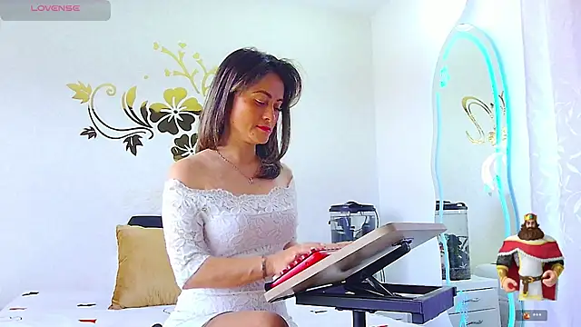 MarcelaFlores online show from July 27, 2026, 2:46 pm