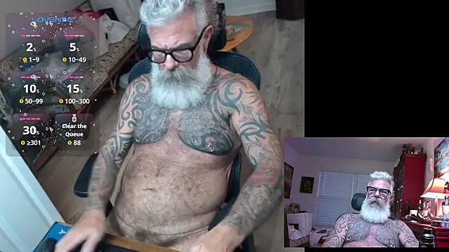 Snapshot of njdbear chatting on August 3, 2026, 12:09 am njdbear online show from August 3, 2026, 12:09 am