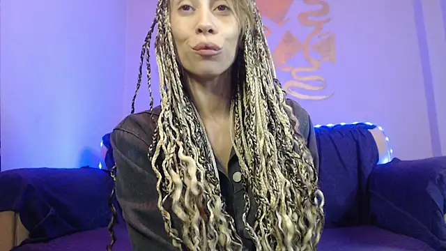 DIOSAHONEY online show from May 9, 2026, 11:21 pm