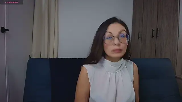 Swetisabella01 online show from July 21, 2026, 3:36 pm