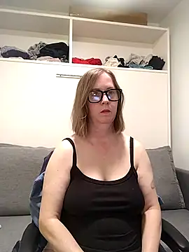 SweetandNaughty1 online show from June 11, 2026, 4:10 am