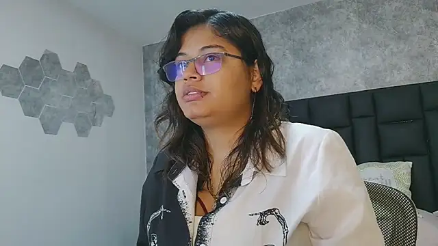 Snapshot of yeral2017 chatting on July 22, 2026, 1:47 pm yeral2017 online show from July 22, 2026, 1:47 pm