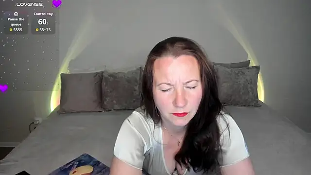 AliceeShy online show from July 25, 2026, 2:42 am