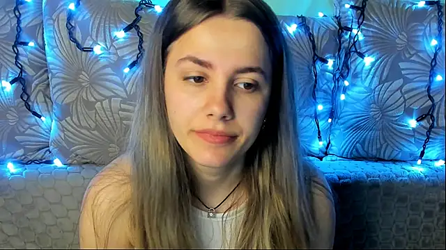 Snapshot of MaggieCake chatting on May 8, 2026, 2:28 am MaggieCake online show from May 8, 2026, 2:28 am