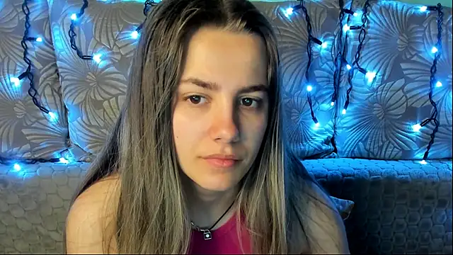 Snapshot of MaggieCake chatting on May 11, 2026, 3:23 am MaggieCake online show from May 11, 2026, 3:23 am