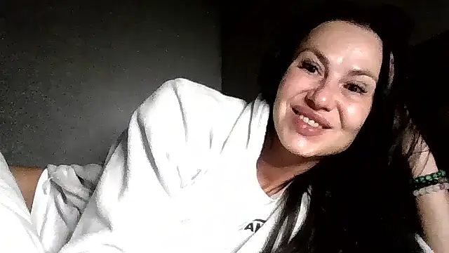 JulianaGold1 online show from June 18, 2026, 9:08 pm